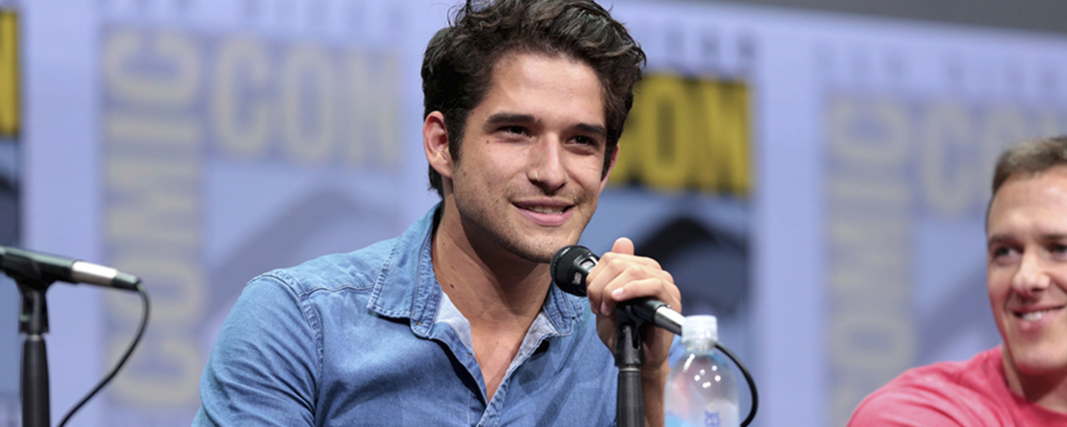 Tyler Posey muestra su “botín” en serie de YouTube Sideswiped